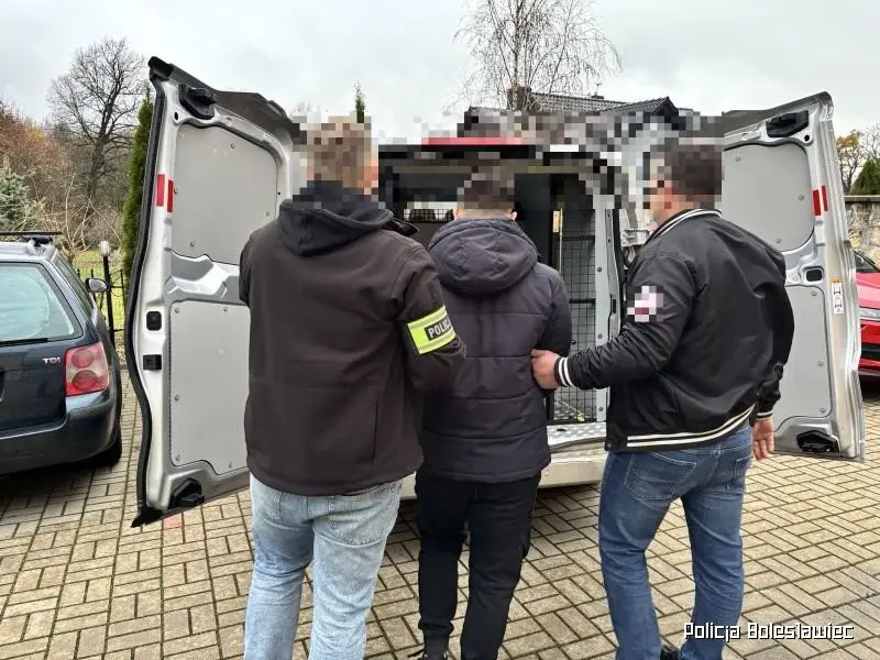 Затримані та поліцейські