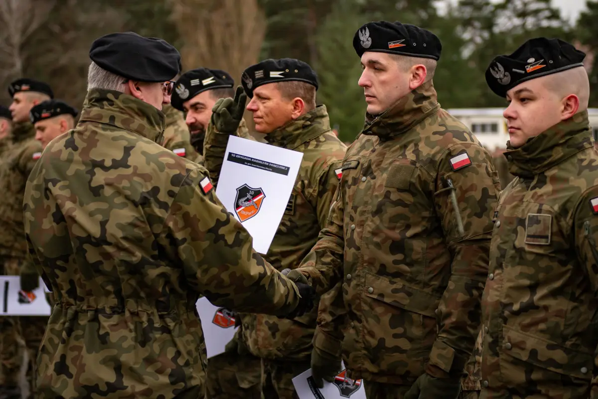 Uroczystość w 10 Brygadzie Kawalerii Pancernej w Świętoszowie