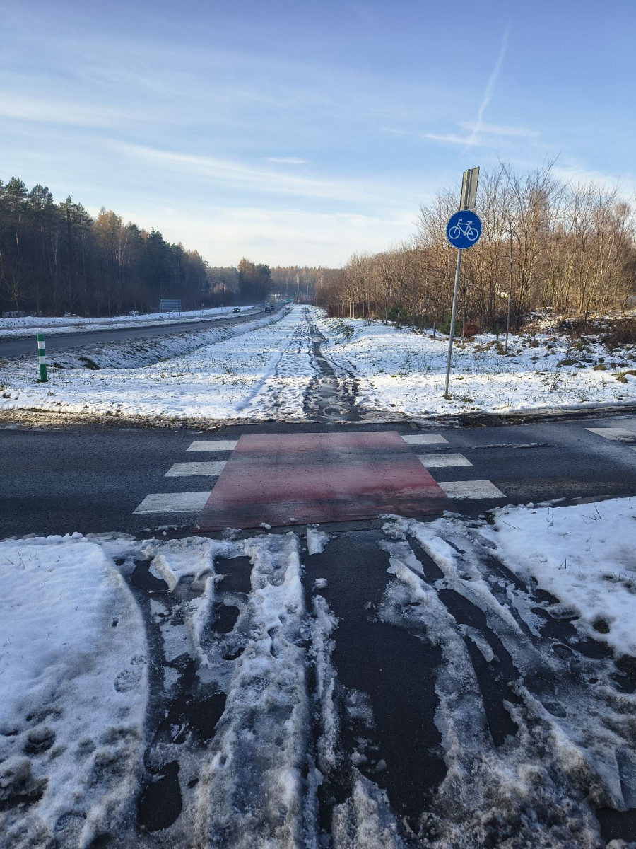 Nieodśnieżona ścieżka