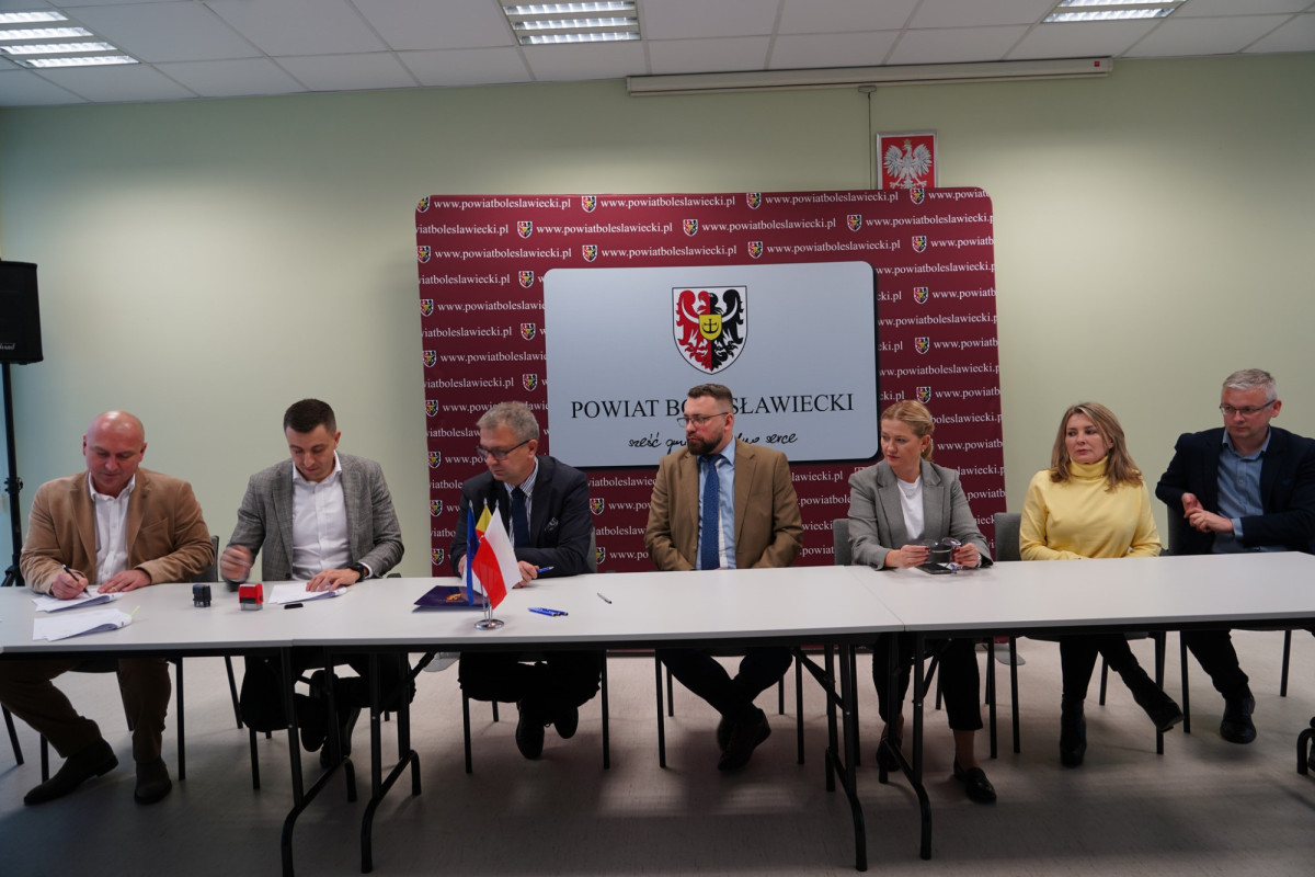 Podpisanie umowy na kompleksową termomodernizację Zespołu Szkół Technicznych i Przyrodniczych