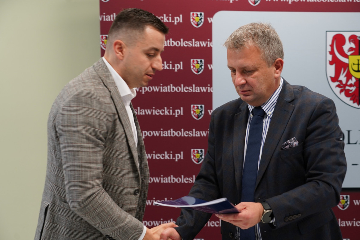 Podpisanie umowy na kompleksową termomodernizację Zespołu Szkół Technicznych i Przyrodniczych