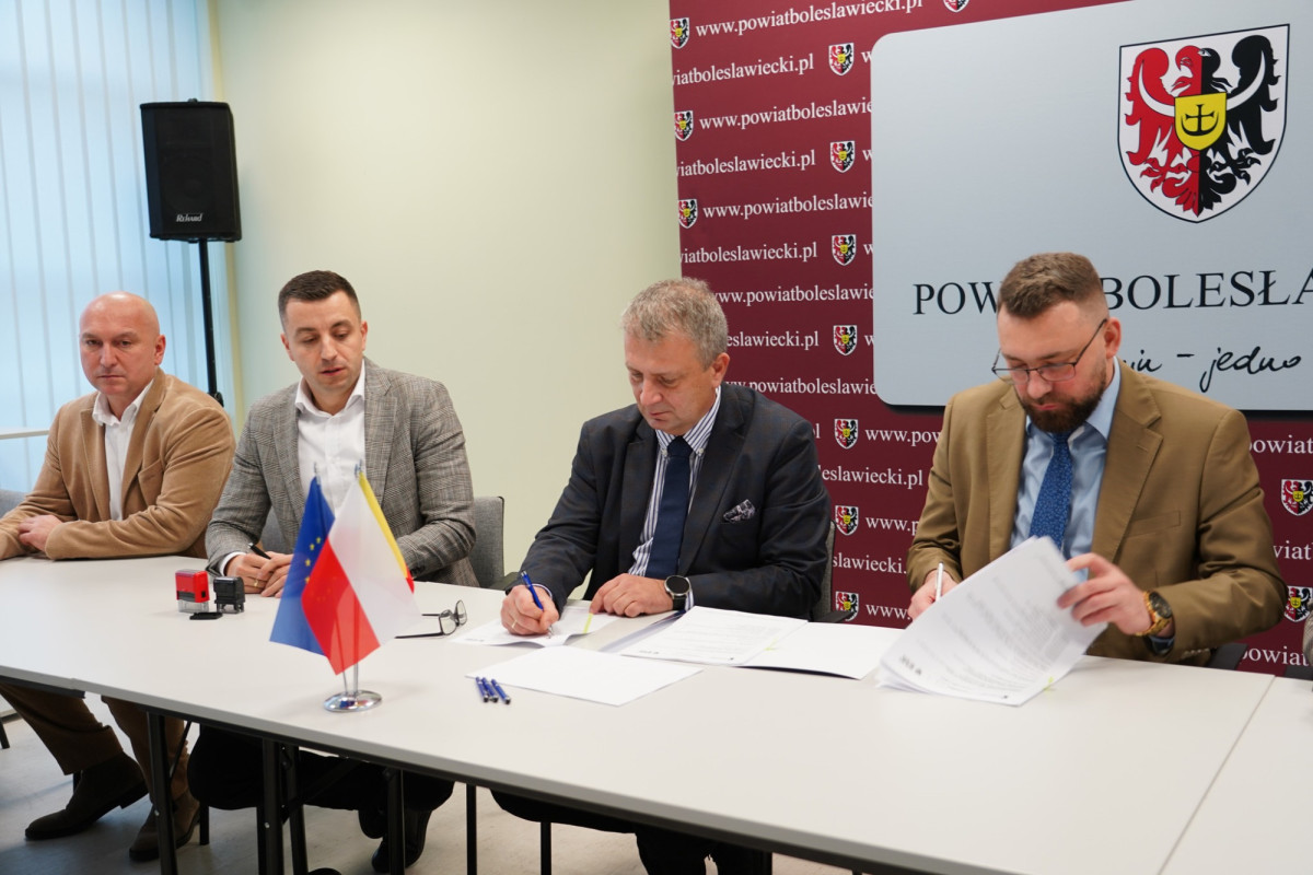 Podpisanie umowy na kompleksową termomodernizację Zespołu Szkół Technicznych i Przyrodniczych