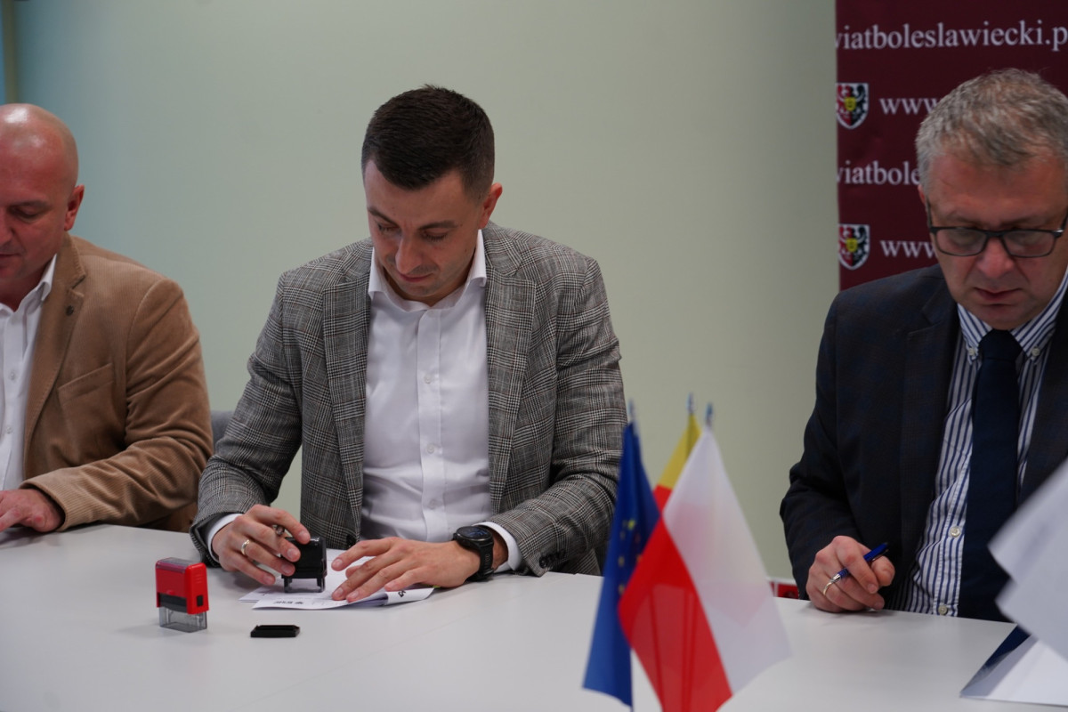 Podpisanie umowy na kompleksową termomodernizację Zespołu Szkół Technicznych i Przyrodniczych