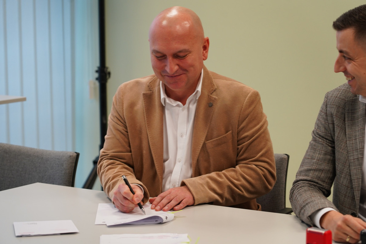 Podpisanie umowy na kompleksową termomodernizację Zespołu Szkół Technicznych i Przyrodniczych