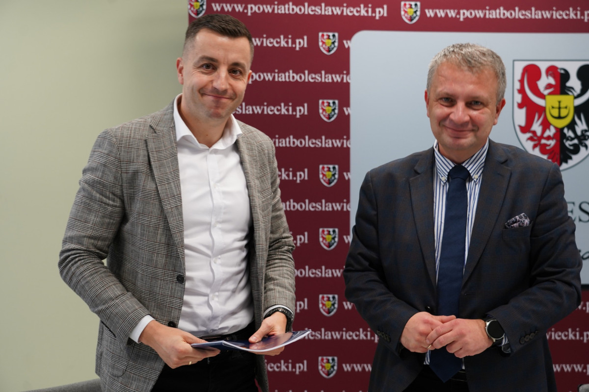 Podpisanie umowy na kompleksową termomodernizację Zespołu Szkół Technicznych i Przyrodniczych