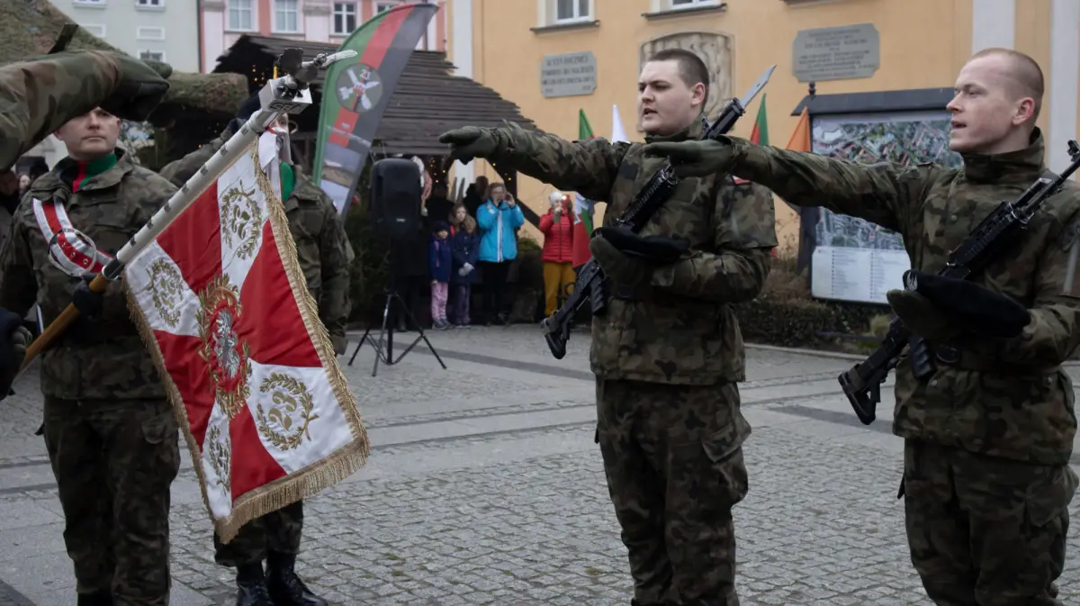 Przysięga wojskowa na bolesławieckim rynku