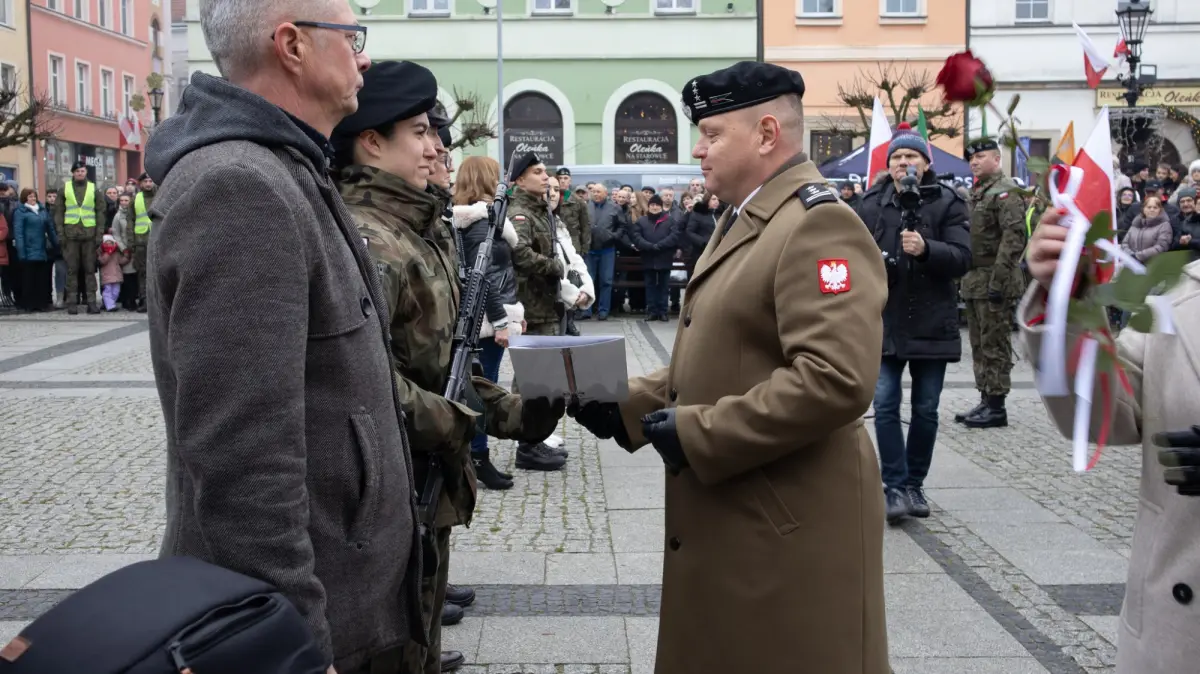 Przysięga wojskowa na bolesławieckim rynku