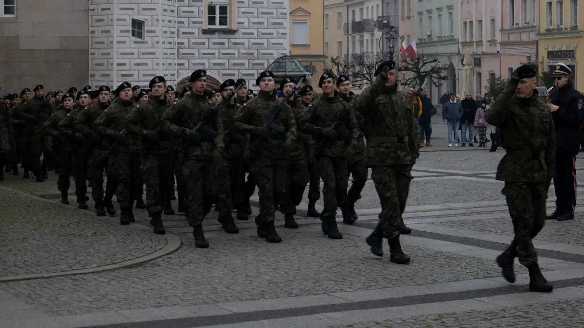 Przysięga wojskowa na bolesławieckim rynku