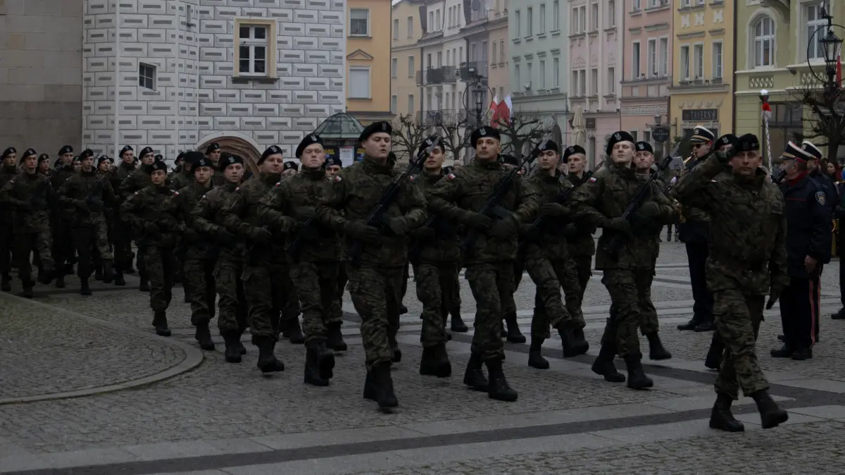 Przysięga wojskowa na bolesławieckim rynku