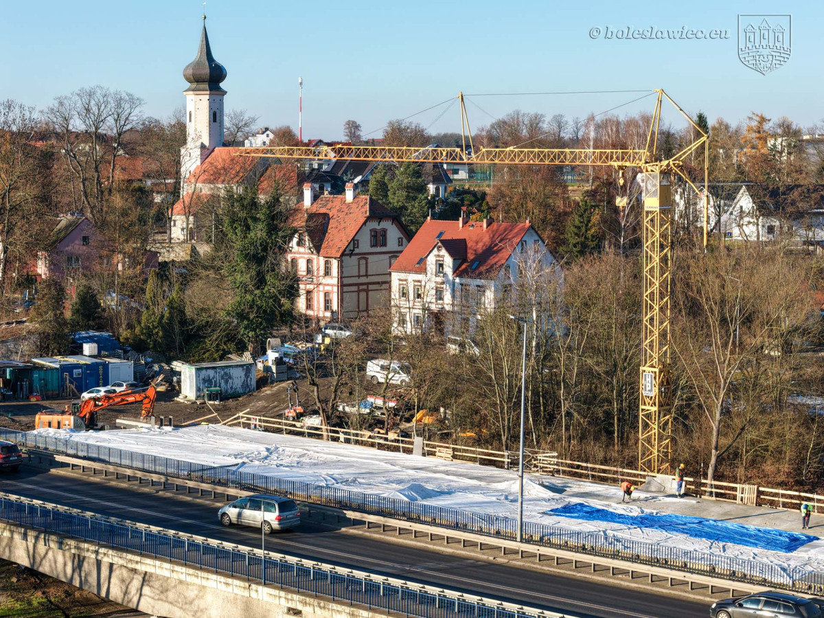 nowy most nad Bobrem po betonowaniu konstrukcji nośnej