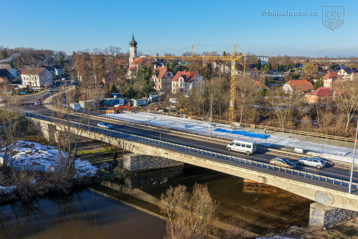 nowy most nad Bobrem po betonowaniu konstrukcji nośnej