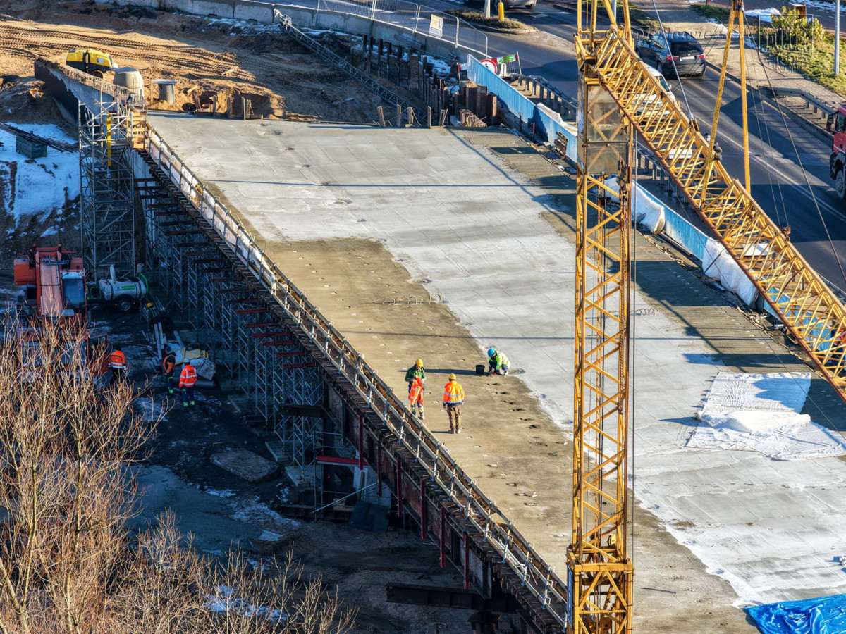 nowy most nad Bobrem po betonowaniu konstrukcji nośnej