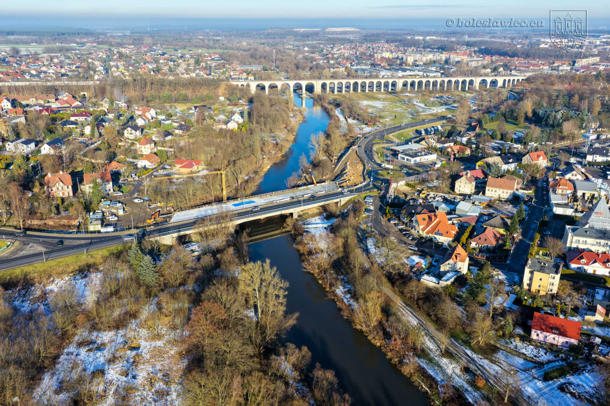 nowy most nad Bobrem po betonowaniu konstrukcji nośnej