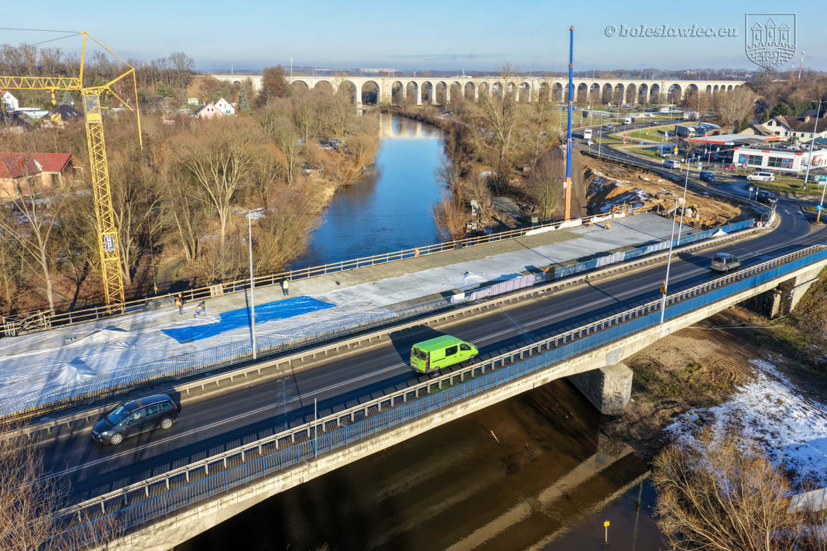 nowy most nad Bobrem po betonowaniu konstrukcji nośnej