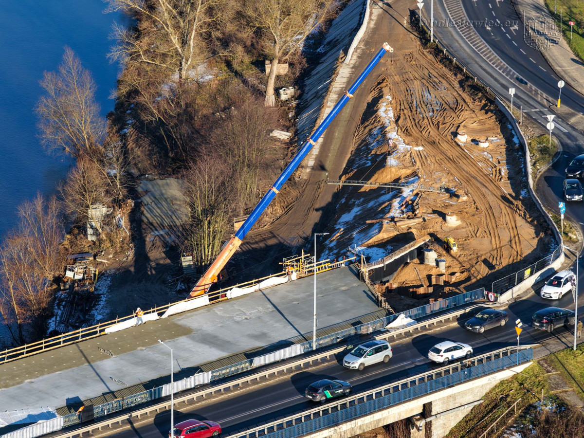 nowy most nad Bobrem po betonowaniu konstrukcji nośnej