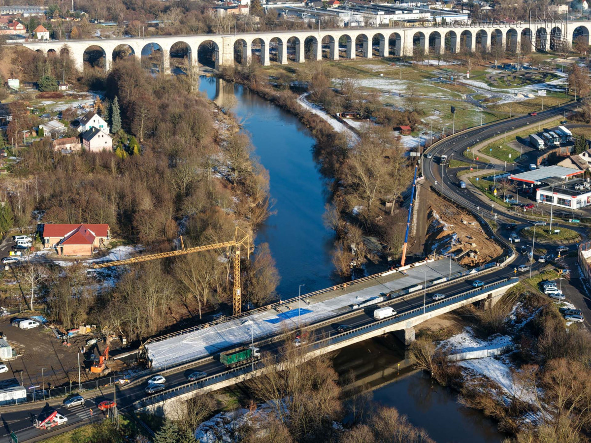 nowy most nad Bobrem po betonowaniu konstrukcji nośnej
