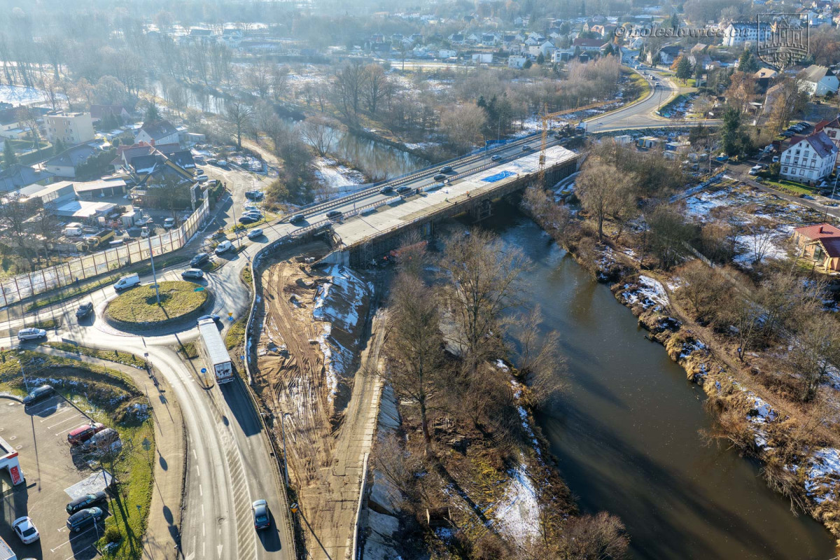 nowy most nad Bobrem po betonowaniu konstrukcji nośnej