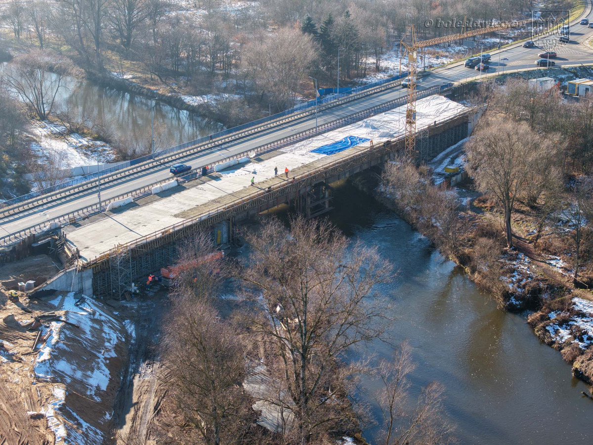 nowy most nad Bobrem po betonowaniu konstrukcji nośnej