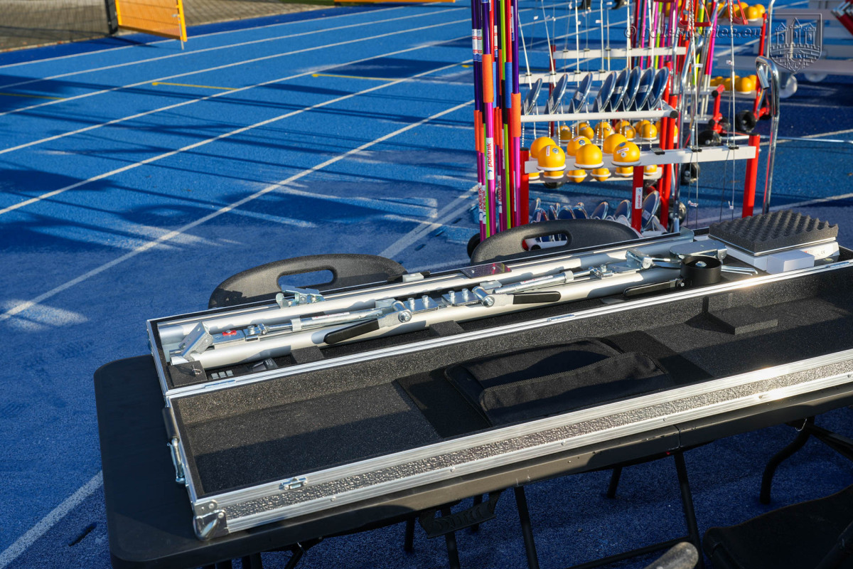 Sprzęt lekkoatletyczny na stadionie w Bolesławcu