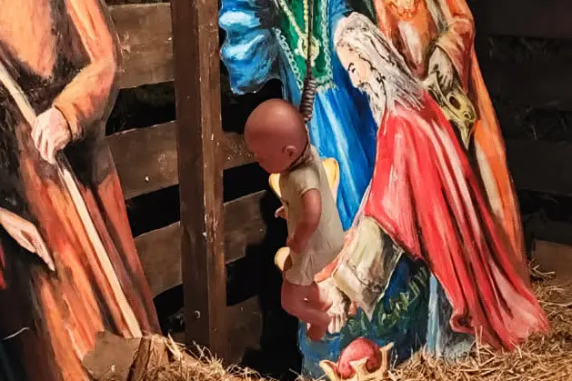 Figurka Dzieciątka Jezus na sznurze