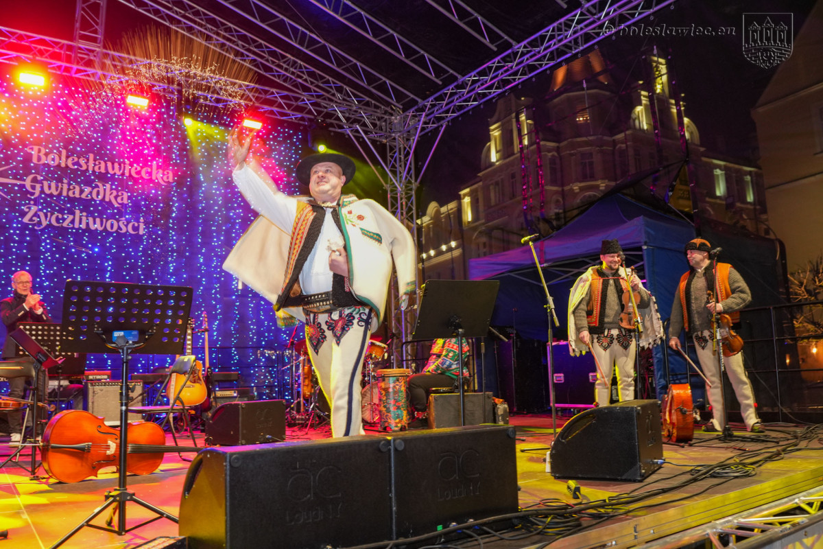 Gwiazdka życzliwości i jarmark na bolesławieckim rynku 2025 r.