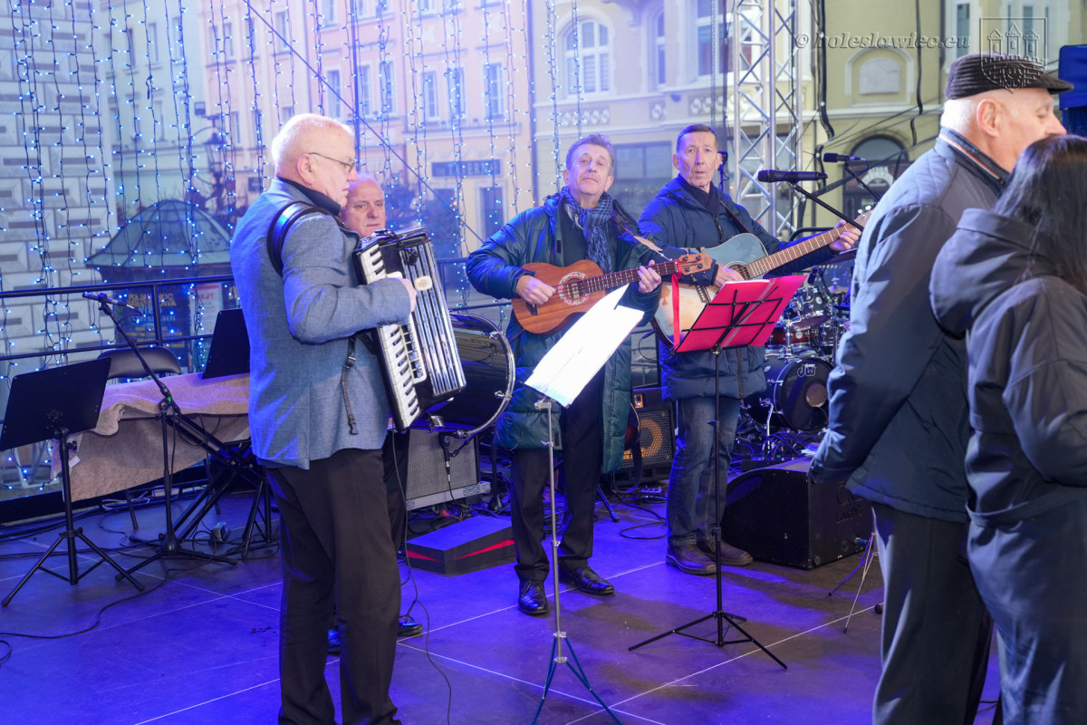 Gwiazdka życzliwości i jarmark na bolesławieckim rynku 2025 r.
