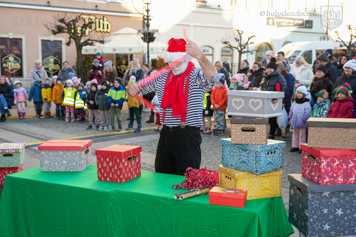 Gwiazdka życzliwości i jarmark na bolesławieckim rynku 2025 r.