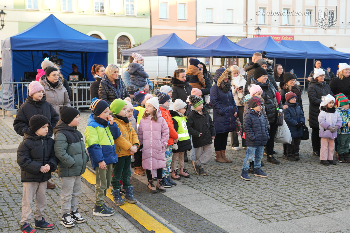 Gwiazdka życzliwości i jarmark na bolesławieckim rynku 2025 r.