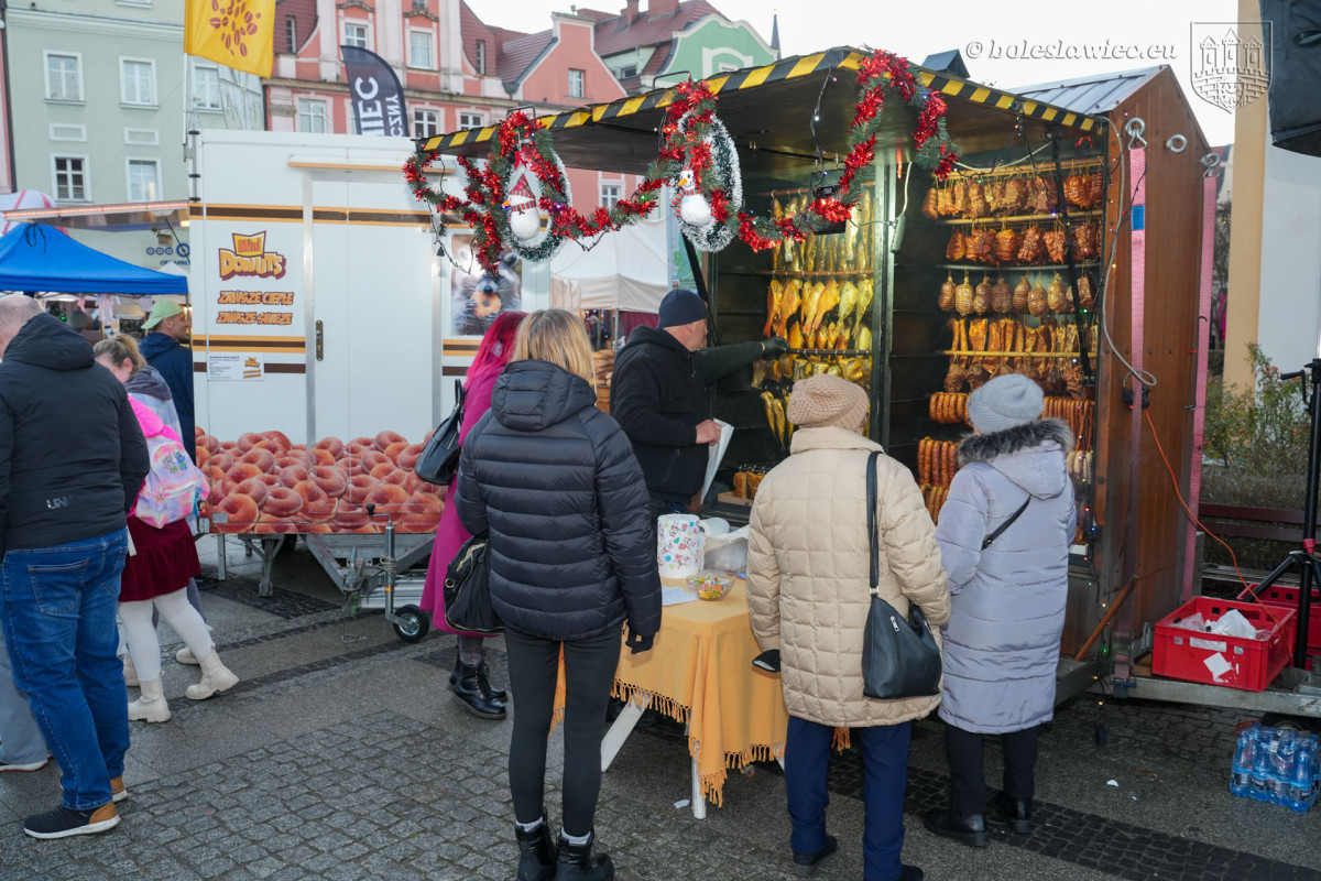 Gwiazdka życzliwości i jarmark na bolesławieckim rynku 2025 r.