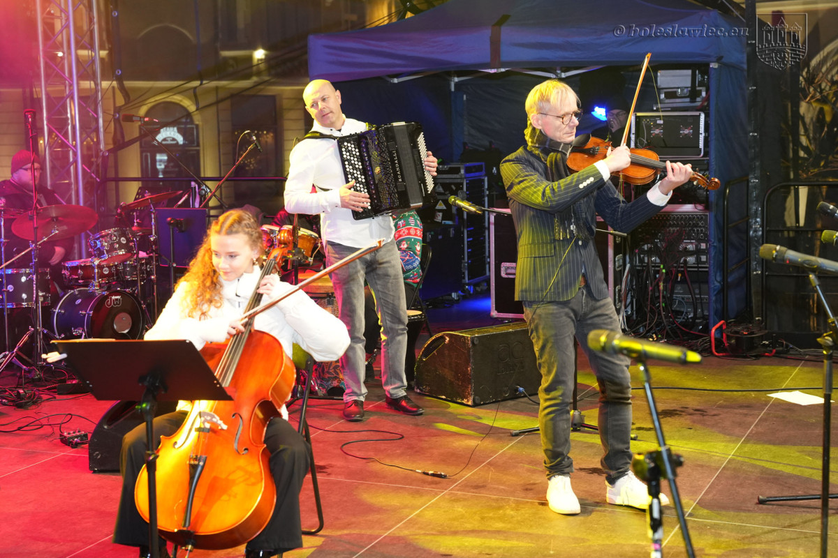 Gwiazdka życzliwości i jarmark na bolesławieckim rynku 2025 r.