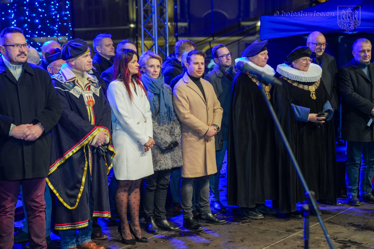 Gwiazdka życzliwości i jarmark na bolesławieckim rynku 2025 r.