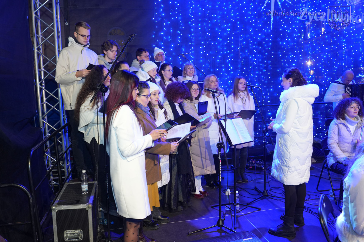 Gwiazdka życzliwości i jarmark na bolesławieckim rynku 2025 r.