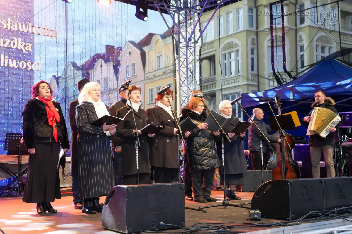 Gwiazdka życzliwości i jarmark na bolesławieckim rynku 2025 r.