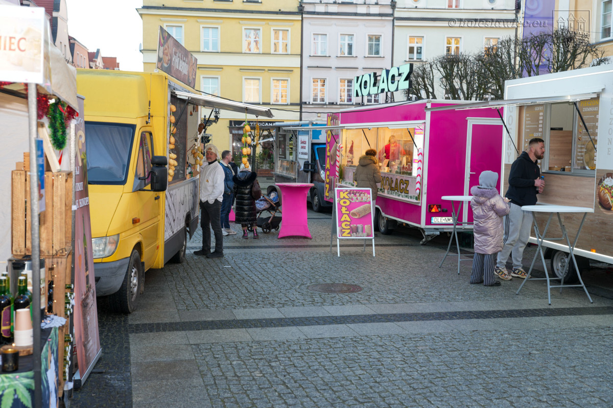 Gwiazdka życzliwości i jarmark na bolesławieckim rynku 2025 r.