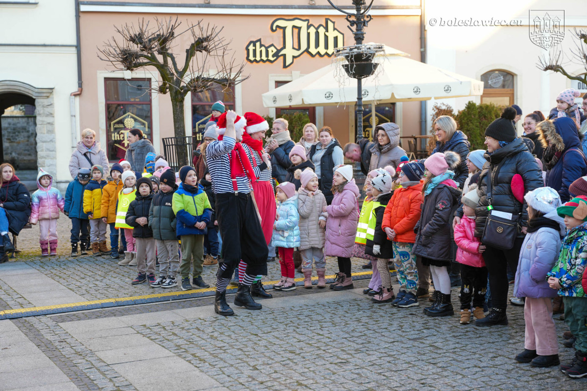 Gwiazdka życzliwości i jarmark na bolesławieckim rynku 2025 r.