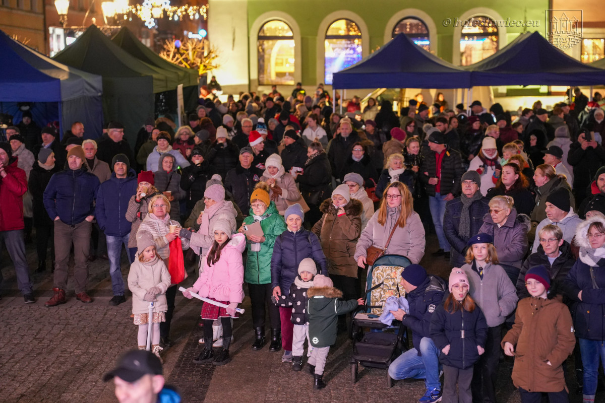 Gwiazdka życzliwości i jarmark na bolesławieckim rynku 2025 r.