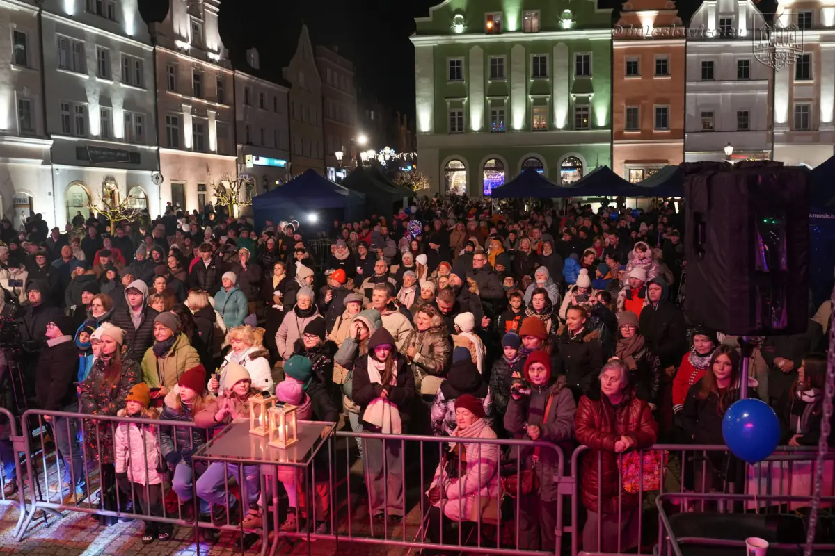 Gwiazdka życzliwości i jarmark na bolesławieckim rynku 2025 r.