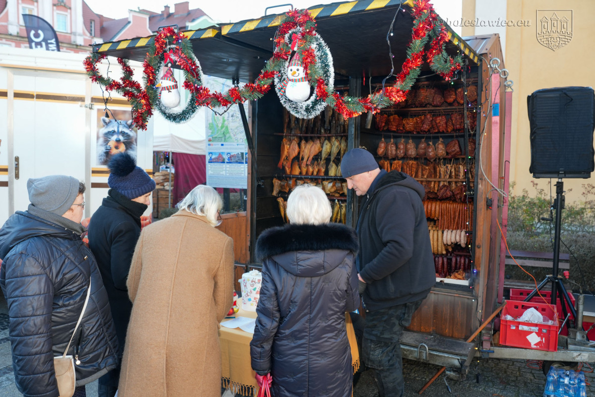 Gwiazdka życzliwości i jarmark na bolesławieckim rynku 2025 r.