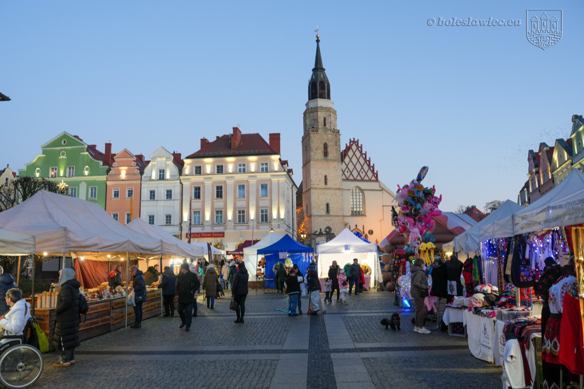 Gwiazdka życzliwości i jarmark na bolesławieckim rynku 2025 r.