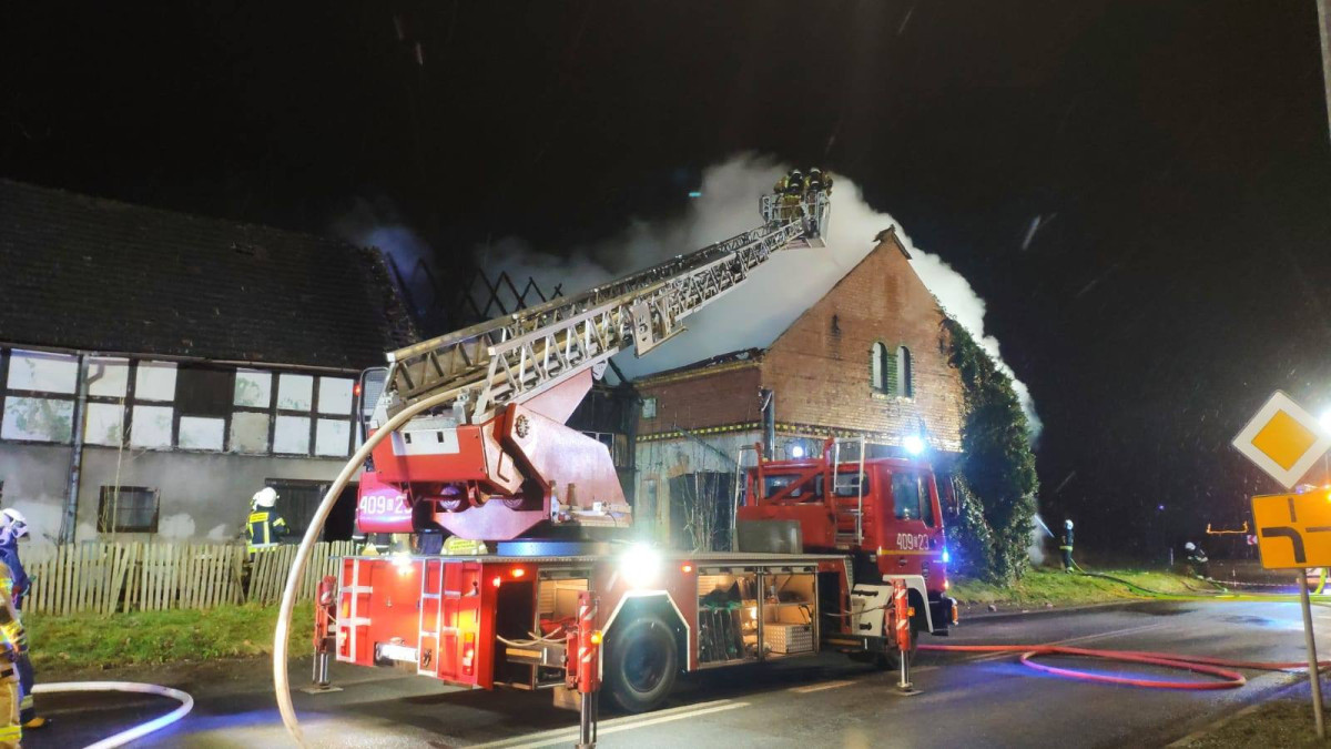 Nocny pożar budynku w Nowogrodźcu