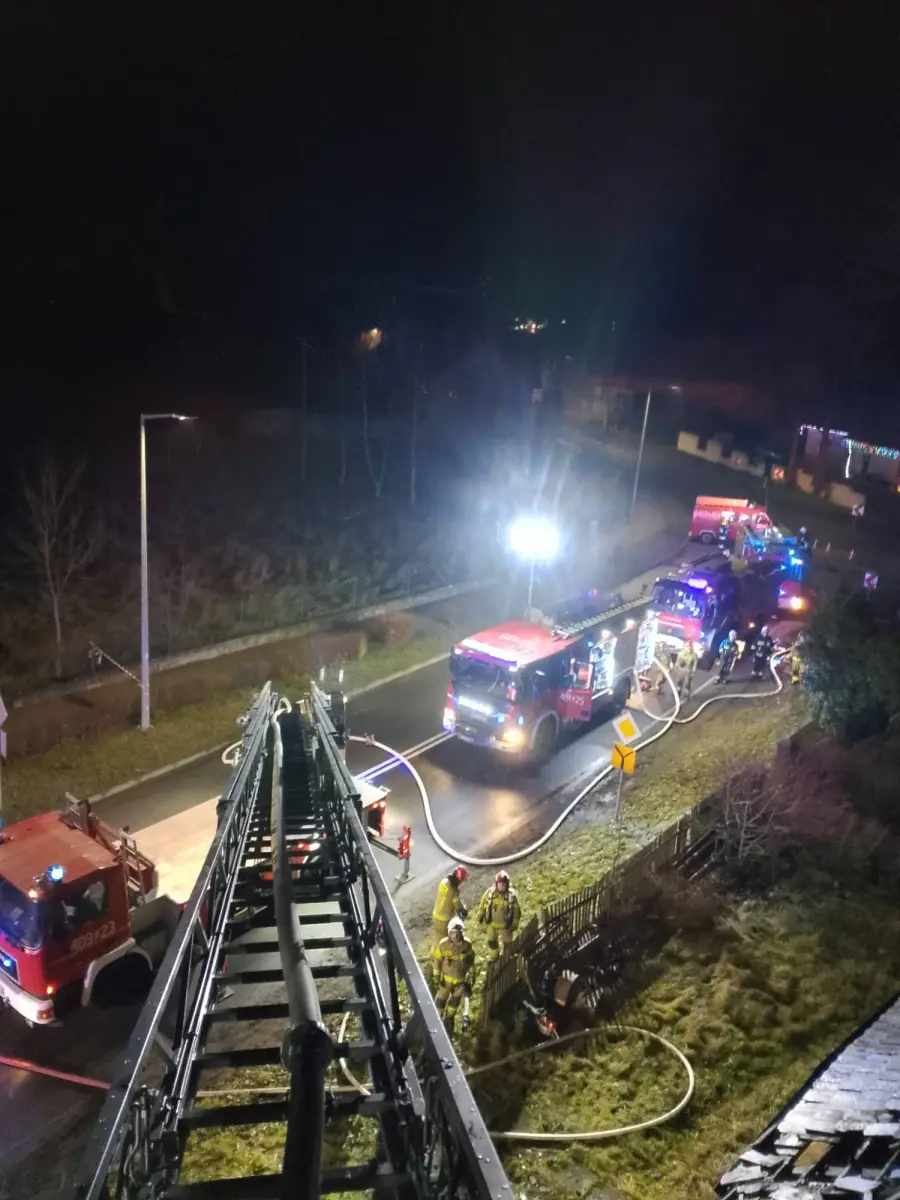 Nocny pożar budynku w Nowogrodźcu