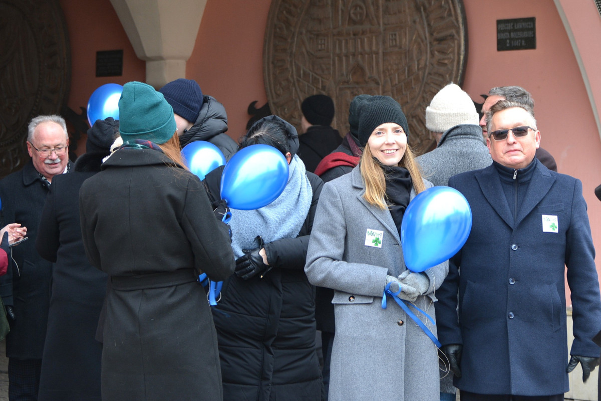 100 dni do matury w Bolesławcu! Maturzyści zatańczyli poloneza w Rynku