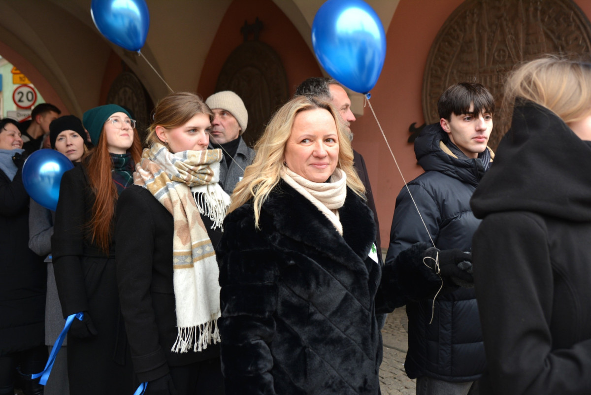 100 dni do matury w Bolesławcu! Maturzyści zatańczyli poloneza w Rynku