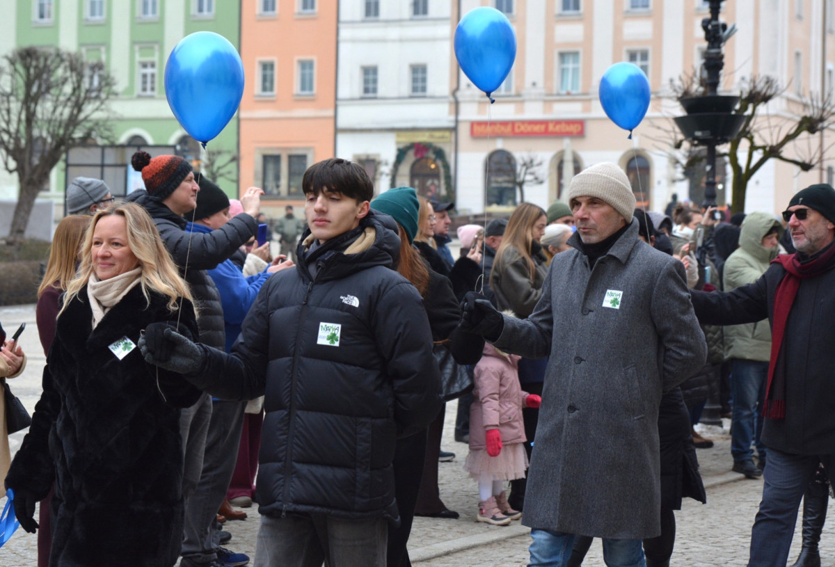 100 dni do matury w Bolesławcu! Maturzyści zatańczyli poloneza w Rynku