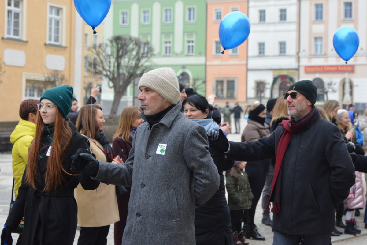 100 dni do matury w Bolesławcu! Maturzyści zatańczyli poloneza w Rynku