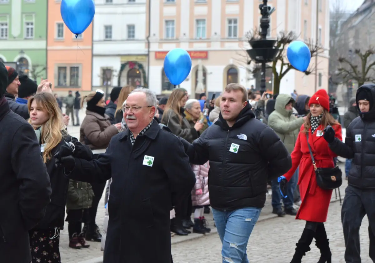 100 dni do matury w Bolesławcu! Maturzyści zatańczyli poloneza w Rynku