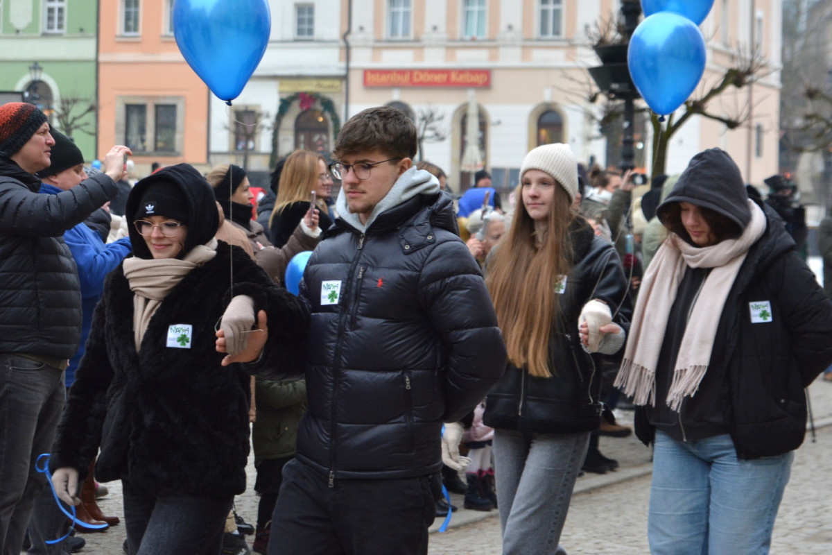 100 dni do matury w Bolesławcu! Maturzyści zatańczyli poloneza w Rynku