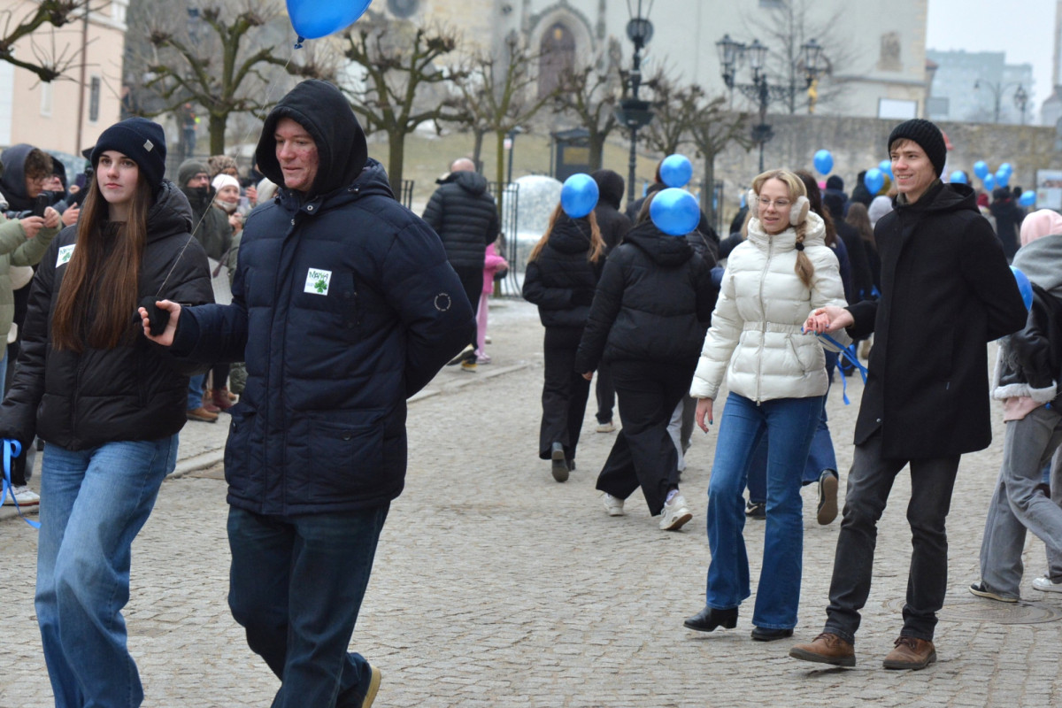 100 dni do matury w Bolesławcu! Maturzyści zatańczyli poloneza w Rynku