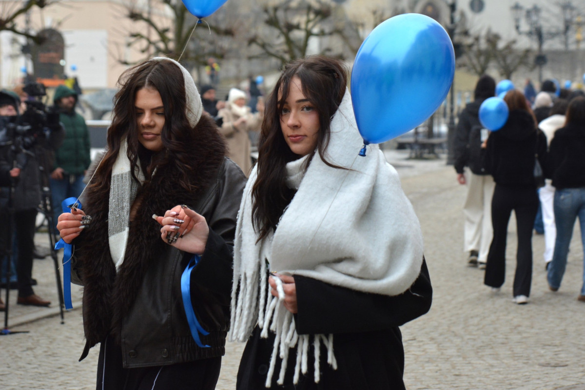 100 dni do matury w Bolesławcu! Maturzyści zatańczyli poloneza w Rynku