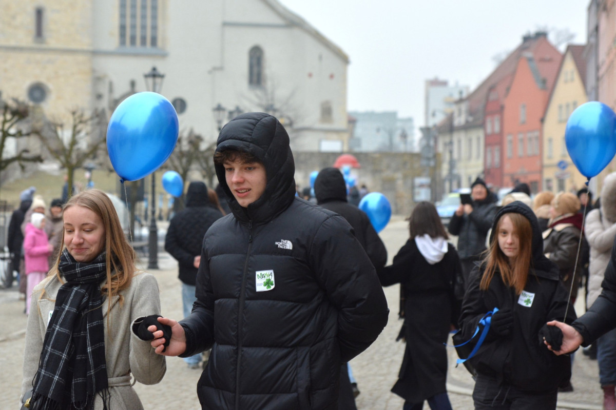 100 dni do matury w Bolesławcu! Maturzyści zatańczyli poloneza w Rynku